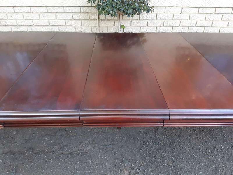 Victorian Style Mahogany Ext Dining Table With Crank, On Castors  (12 Seater)
