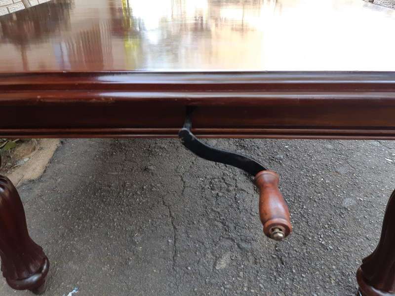 Victorian Style Mahogany Ext Dining Table With Crank, On Castors  (12 Seater)
