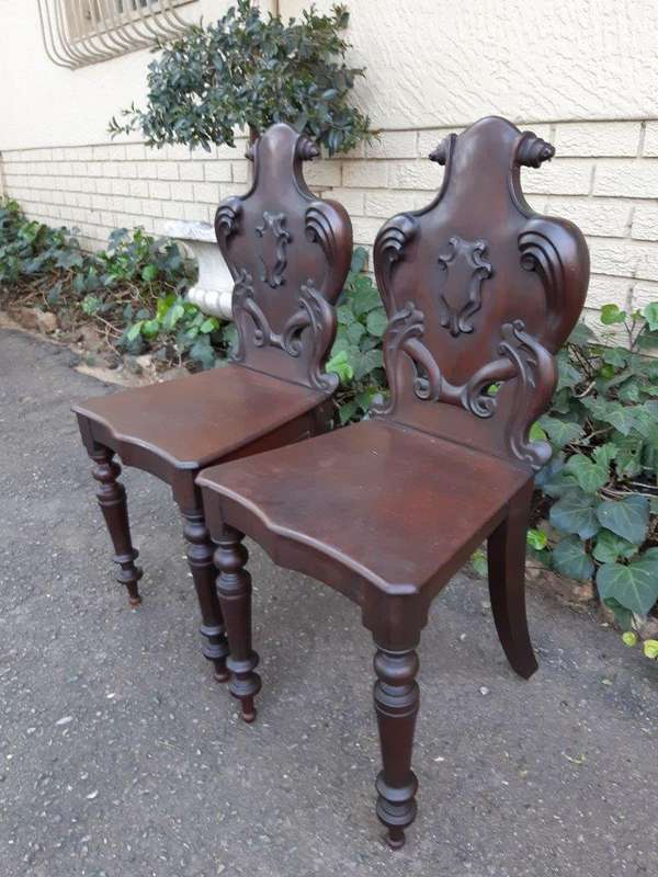 An Antique Pair Of Victorian Mahogany Oakwood Cartouche Back Chairs / Hall Chairs