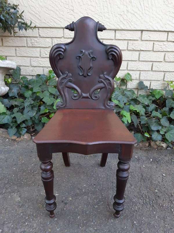An Antique Pair Of Victorian Mahogany Oakwood Cartouche Back Chairs / Hall Chairs