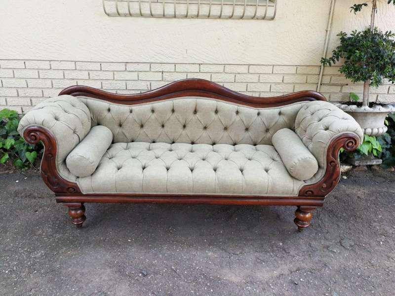 Victorian Rosewood Settee Longue On Bun Feet With Castors