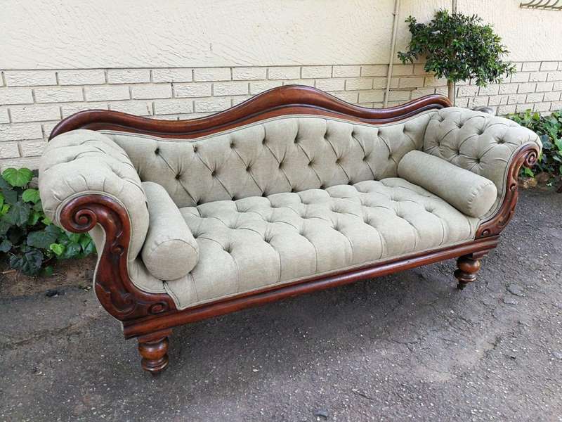 Victorian Rosewood Settee Longue On Bun Feet With Castors