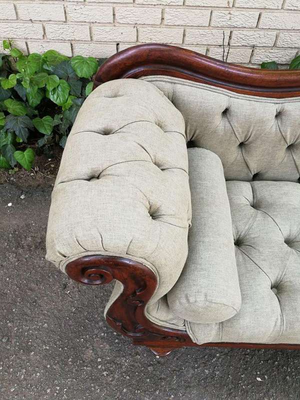 Victorian Rosewood Settee Longue On Bun Feet With Castors