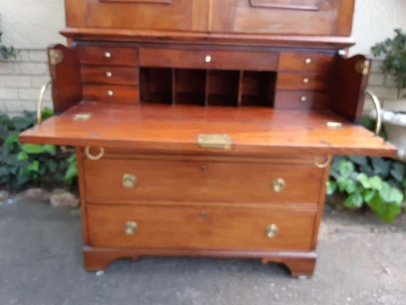 Georgian Mahogany Linen Press / Secretaire