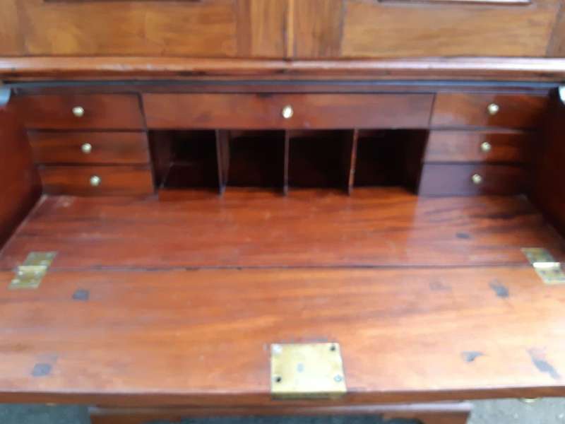Georgian Mahogany Linen Press / Secretaire