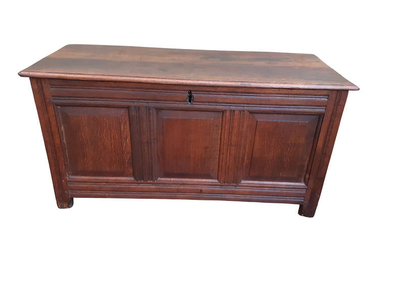 Early 19th century Continental oak chest