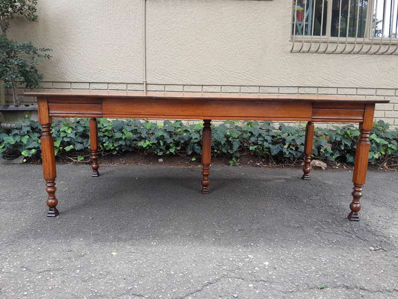 An Antique Edwardian Carved Oak Wood Dining Table (10 Seater)