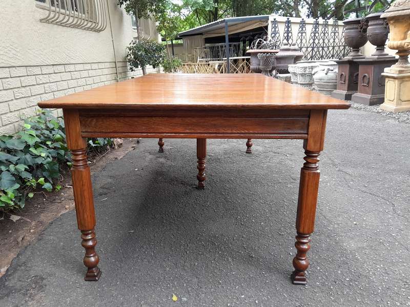 An Antique Edwardian Carved Oak Wood Dining Table (10 Seater)