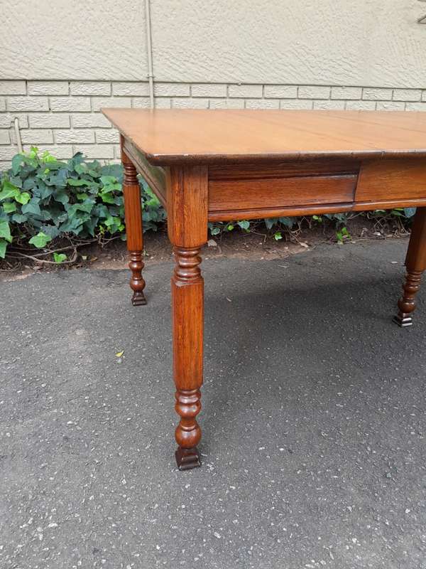 An Antique Edwardian Carved Oak Wood Dining Table (10 Seater)