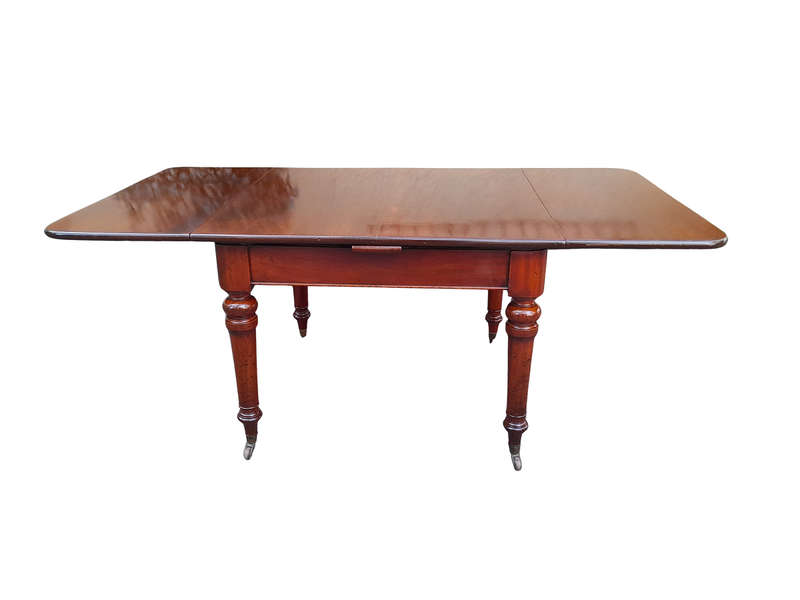 Victorian Mahogany Extension Table On Castors (8 Seater)