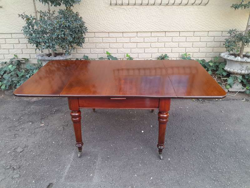 Victorian Mahogany Extension Table On Castors (8 Seater)