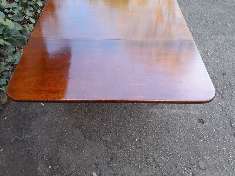 Victorian Mahogany Extension Table On Castors (8 Seater)