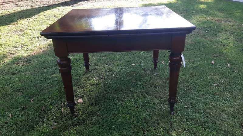 Victorian Mahogany Extension Table On Castors (8 Seater)