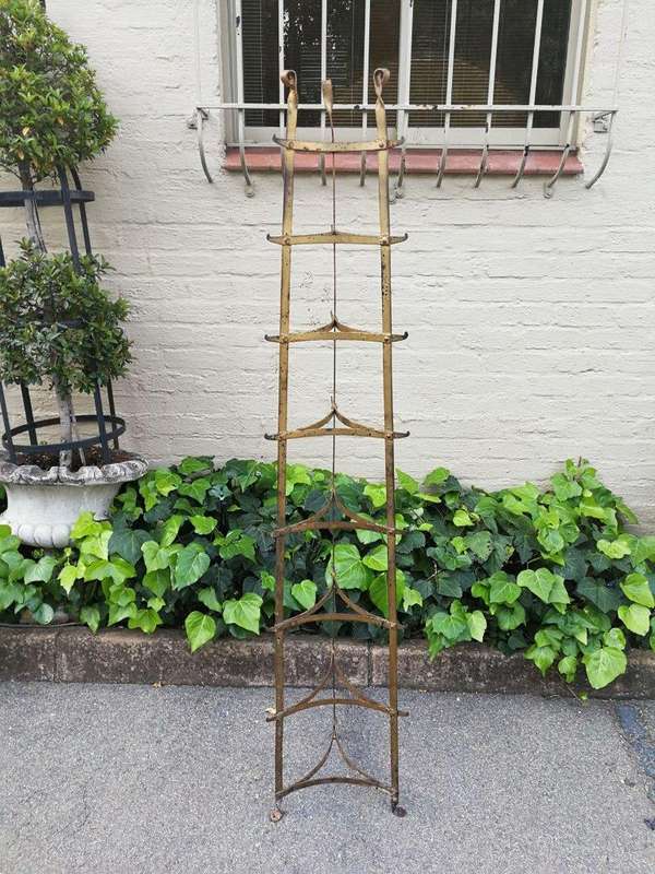 Large Metal Pot Stand