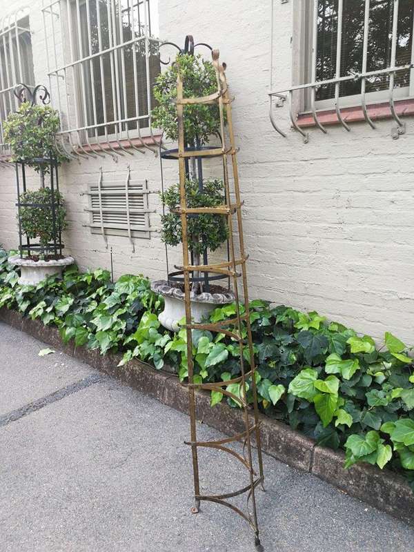 Large Metal Pot Stand