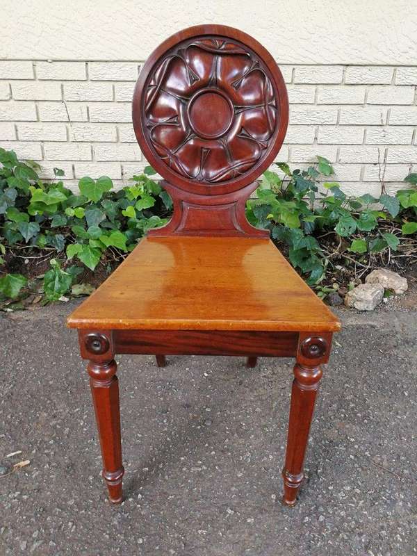 Hall Chair      