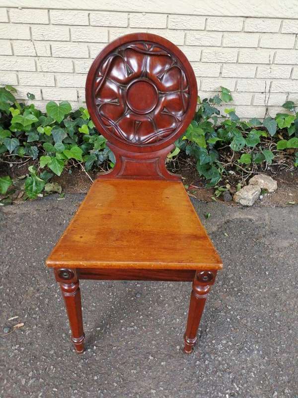 Hall Chair      
