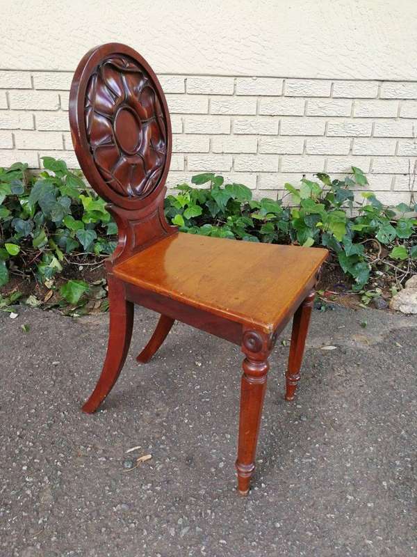 Hall Chair      