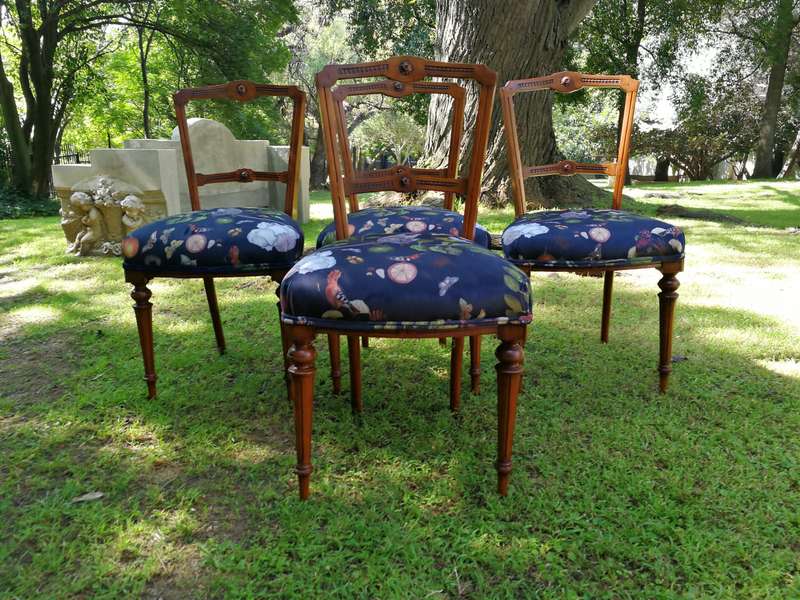 A Set Of Four (4) 4 Victorian Walnut Framed Dining Chairs