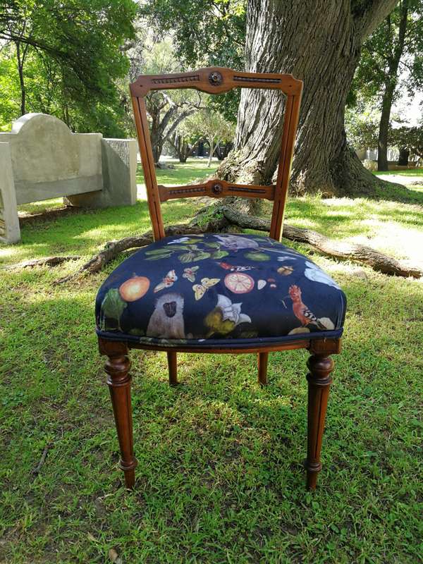 A Set Of Four (4) 4 Victorian Walnut Framed Dining Chairs