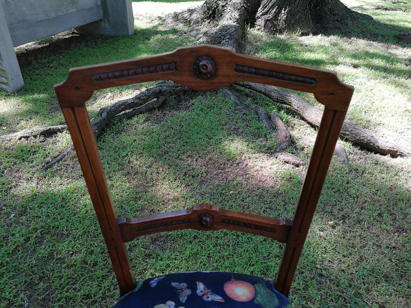 A Set Of Four (4) 4 Victorian Walnut Framed Dining Chairs