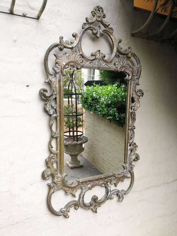 A Giltwood carved Wooden Mirror