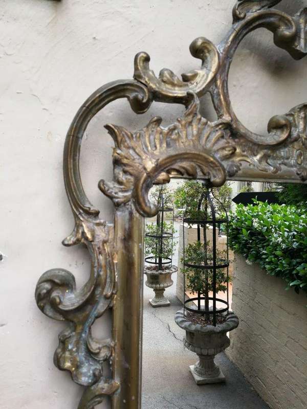 A Giltwood carved Wooden Mirror