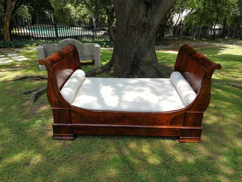A French Flame Mahogany Lit-En-Bateau / Daybed on Wooden Castors. Circa 1950