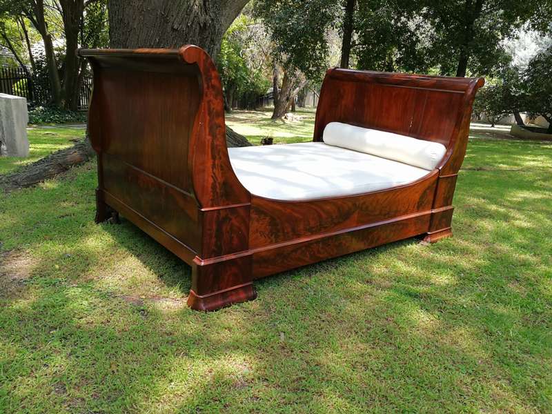 A French Flame Mahogany Lit-En-Bateau / Daybed on Wooden Castors. Circa 1950