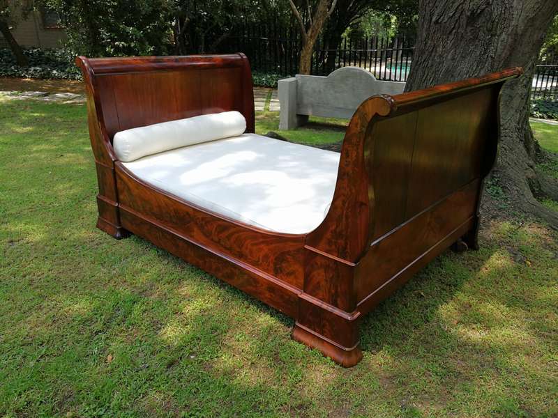 A French Flame Mahogany Lit-En-Bateau / Daybed on Wooden Castors. Circa 1950