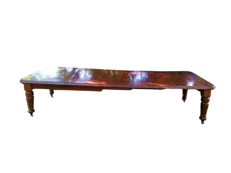 Victorian Mahogany Dining Table (1012-Seater)