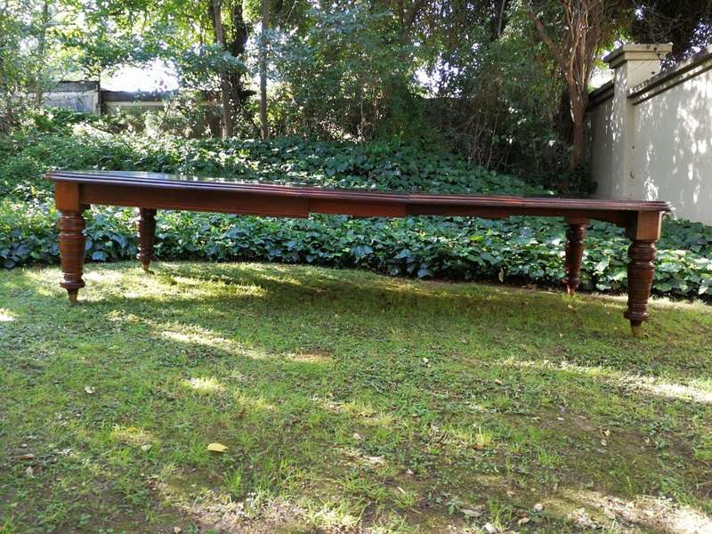 Victorian Mahogany Dining Table (1012-Seater)