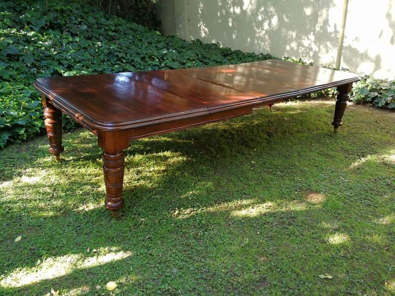 Victorian Mahogany Dining Table (1012-Seater)