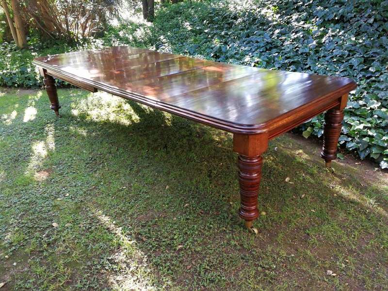 Victorian Mahogany Dining Table (1012-Seater)