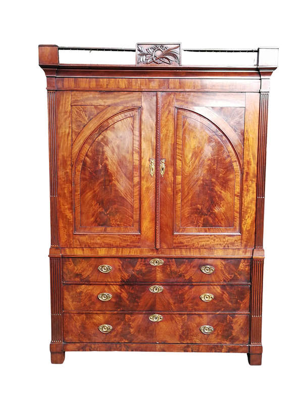 A Late Georgian Linen Press in Flame Mahogany with a Gallery Ornate Crown Circa 1780s