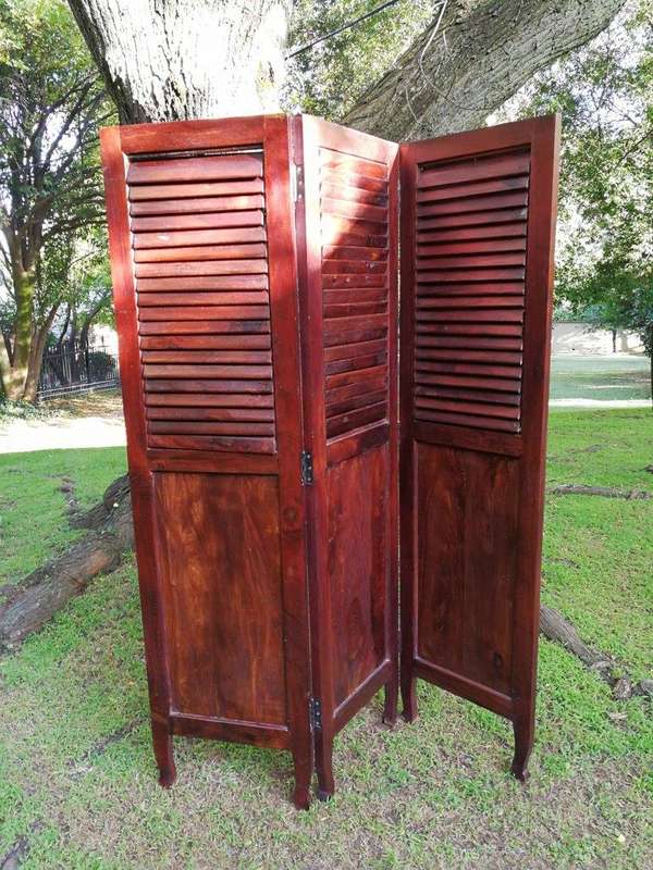 A 20th century Mahogany three-panel folding floor screen, with adjustable louvered panels