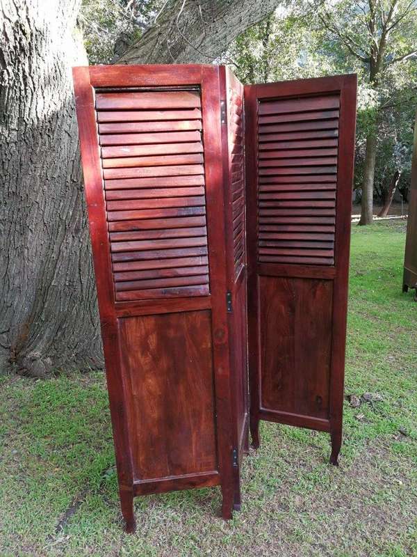 A 20th century Mahogany three-panel folding floor screen, with adjustable louvered panels