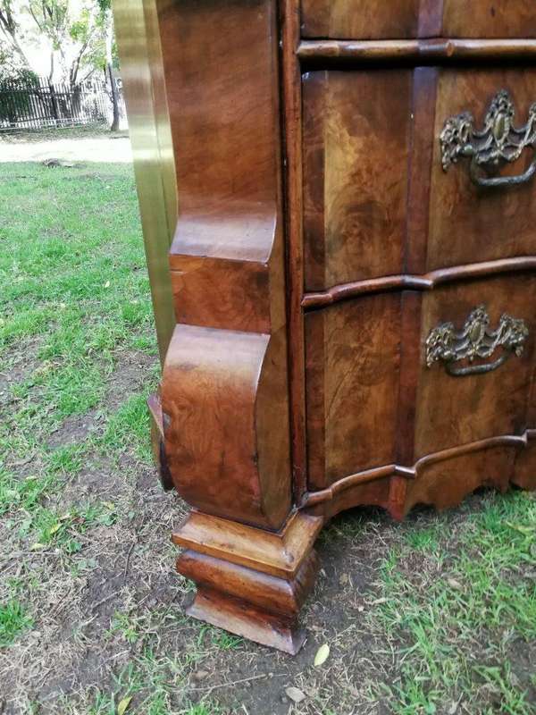 An 18th Century / Circa1740 Dutch Burr Walnut Display Cabinet - ND