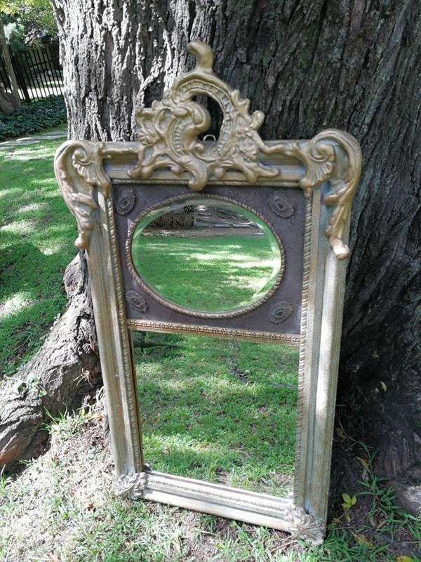 Ornately Carved Oval Gilded Mirror
