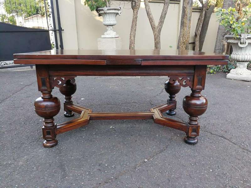 A Baroque Extending Dining Table/Entrance Table/Refectory Table (Folded the Table Seats 6, Extend...