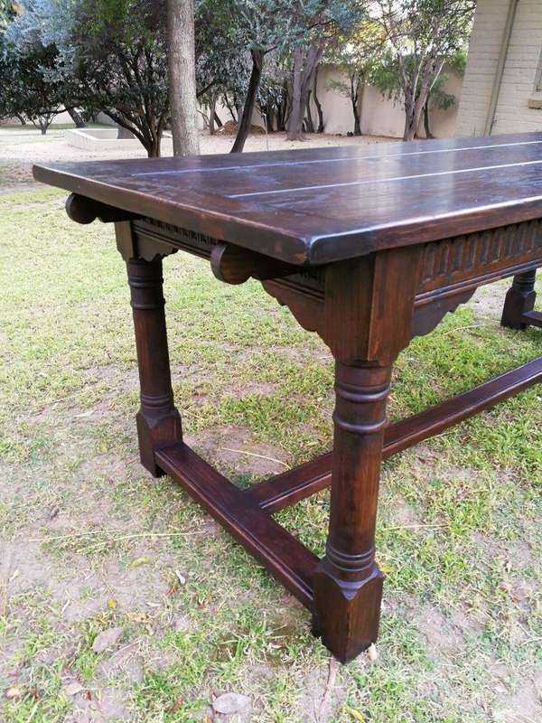 An 18th Century Extending Refectory Table (10 Seater)
