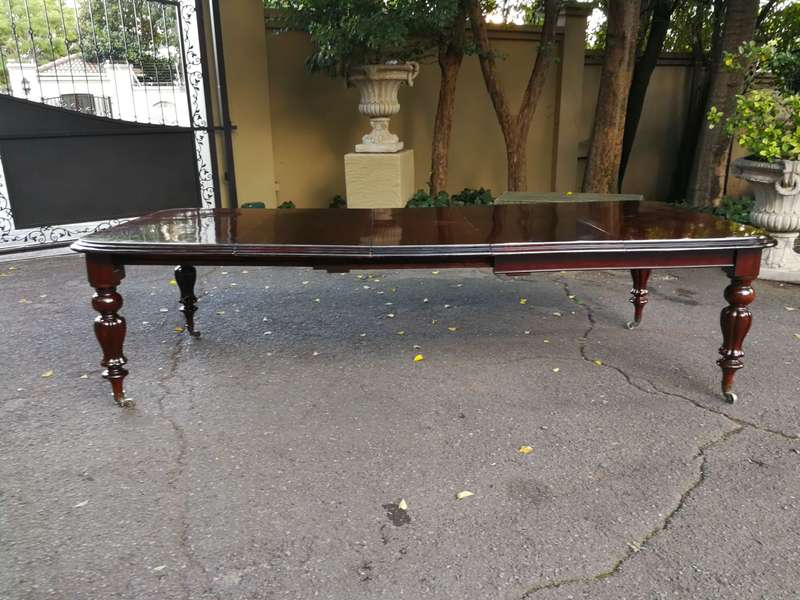 Victorian mahogany almost 3 meter twelve-seater extending dining table on castors