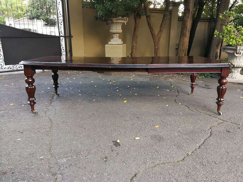 Victorian mahogany almost 3 meter twelve-seater extending dining table on castors