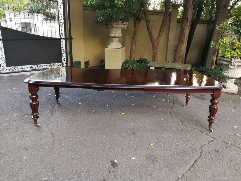 Victorian mahogany almost 3 meter twelve-seater extending dining table on castors