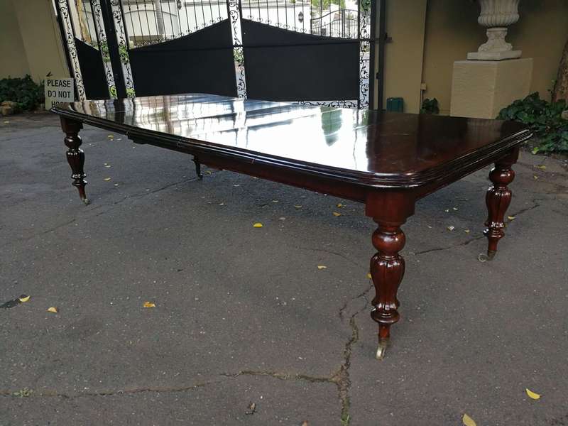 Victorian mahogany almost 3 meter twelve-seater extending dining table on castors