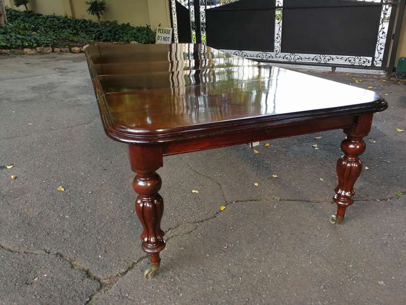 Victorian mahogany almost 3 meter twelve-seater extending dining table on castors
