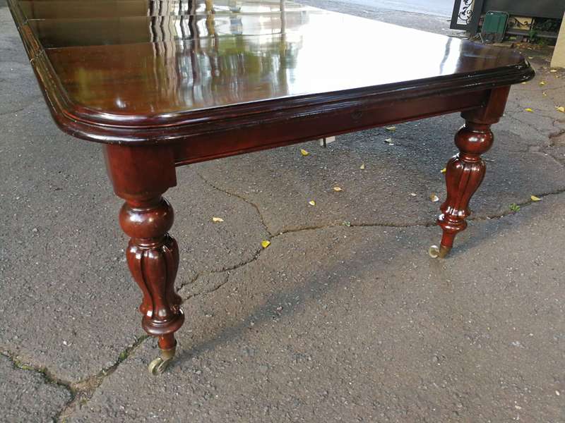 Victorian mahogany almost 3 meter twelve-seater extending dining table on castors
