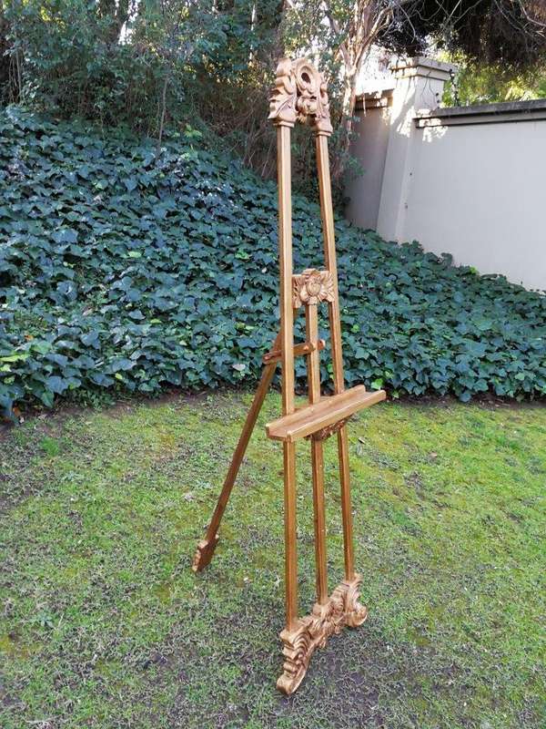 A Carved And Parcel-Gilt Wooden Easel