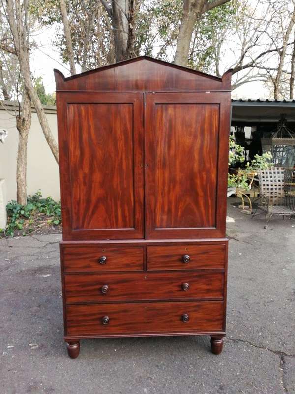 A Late 19th/ Early 20th  Century Victorian Mahogany Linen Press
