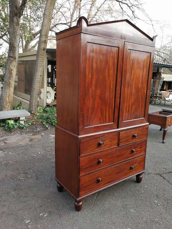 A Late 19th/ Early 20th  Century Victorian Mahogany Linen Press